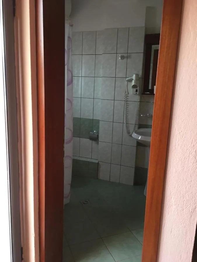 Hotel Restorant Leza Lini 0*,  Albanie