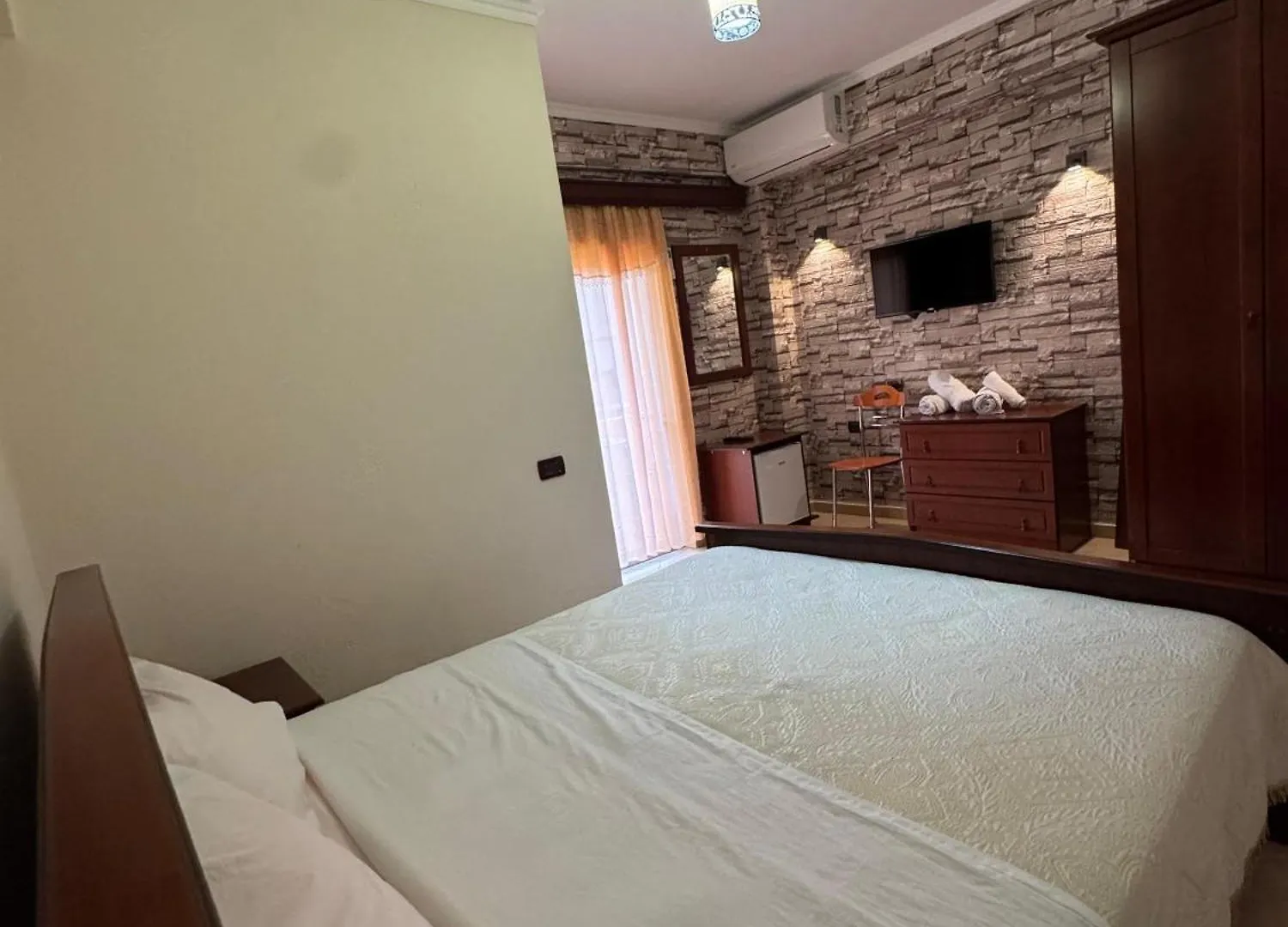 Hotel Restorant Leza Lini